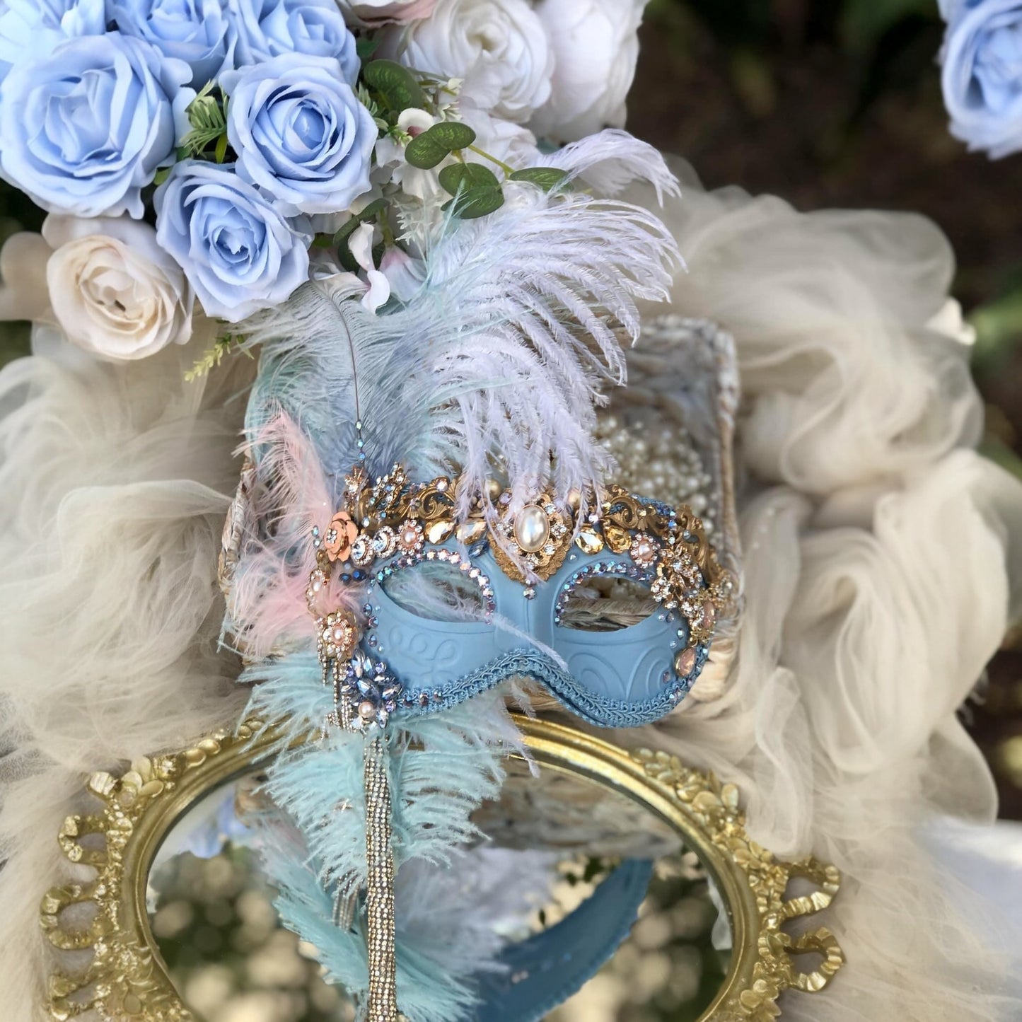 Masquerade Baby Blue / Gold mask