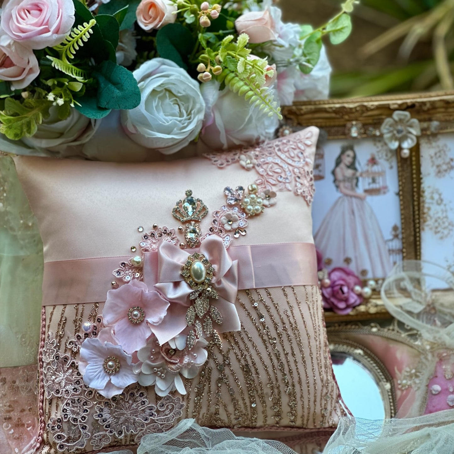 Jewellery blush / gold pillow