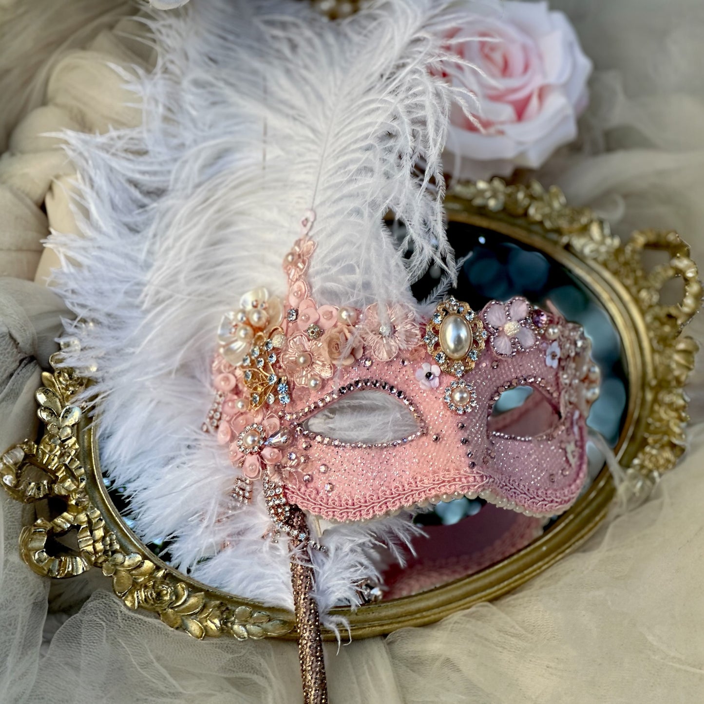 Masquerade pink/ gold mask